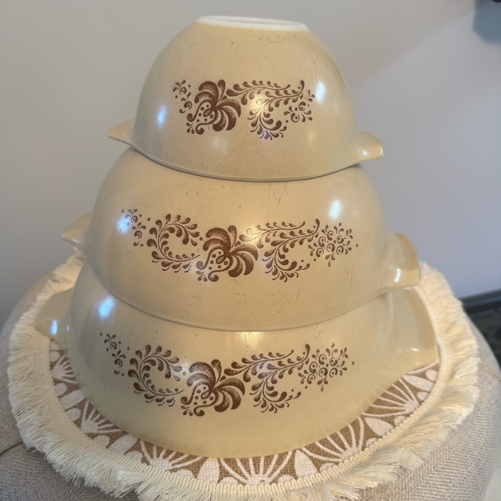 PYREX VINTAGE Set of 3 Cinderella Nesting Bowls Homestead Brown RARE!